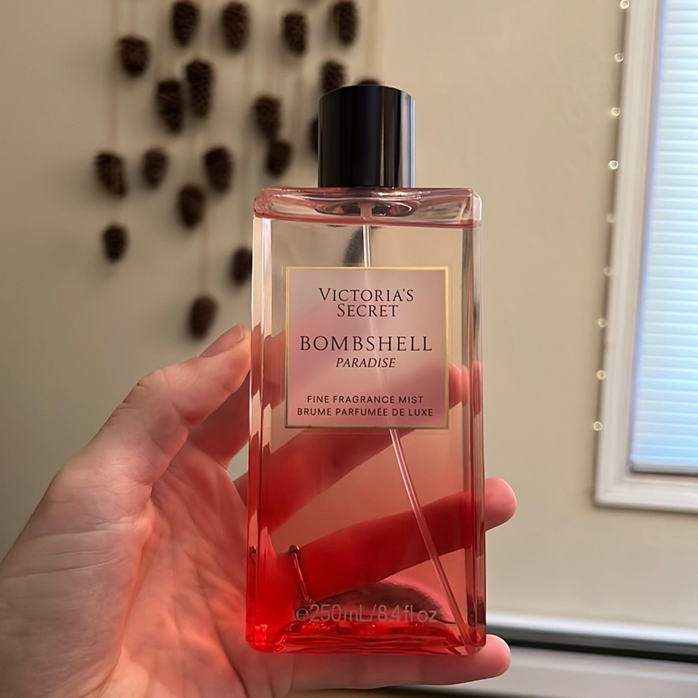 Victoria secret Bombshell perfume